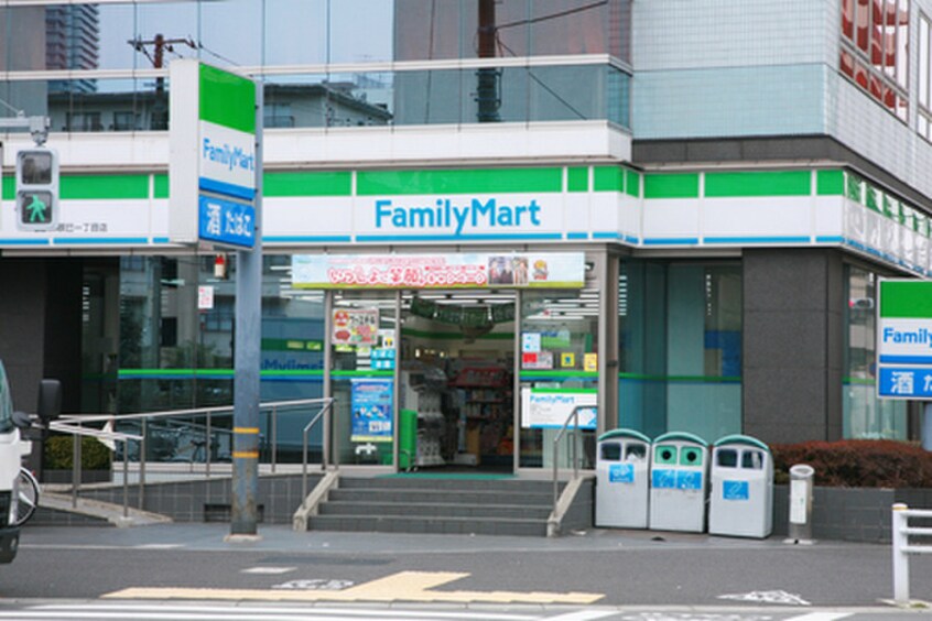 ファミリーマート日野駅前店(コンビニ)まで700m フロイデハイム