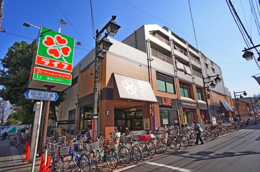 ライフ仲宿店(スーパー)まで470m シティ・ヴィラ本町