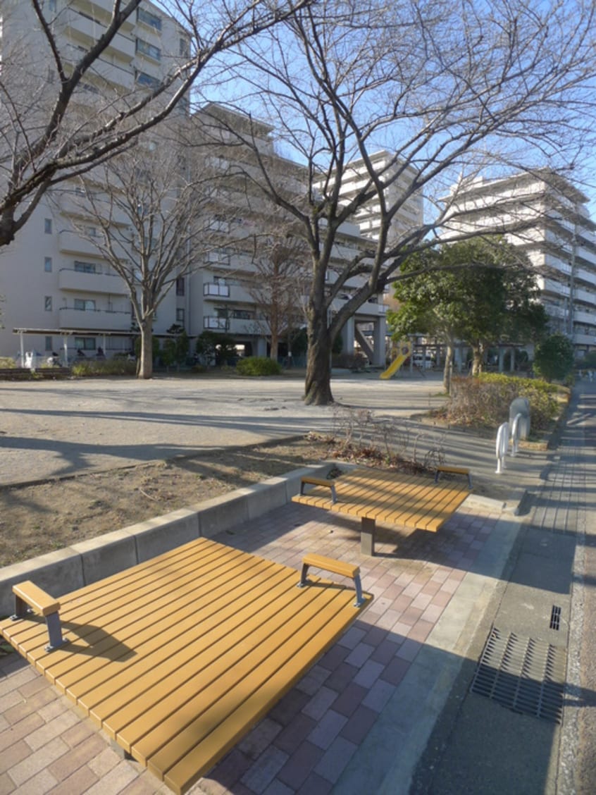 公園(公園)まで100m コーポ八雲