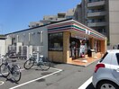 セブンイレブン狛江駅南店(コンビニ)まで300m リビオンハイム