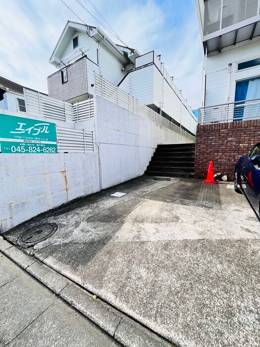 駐車場 ロイヤルヒルズ