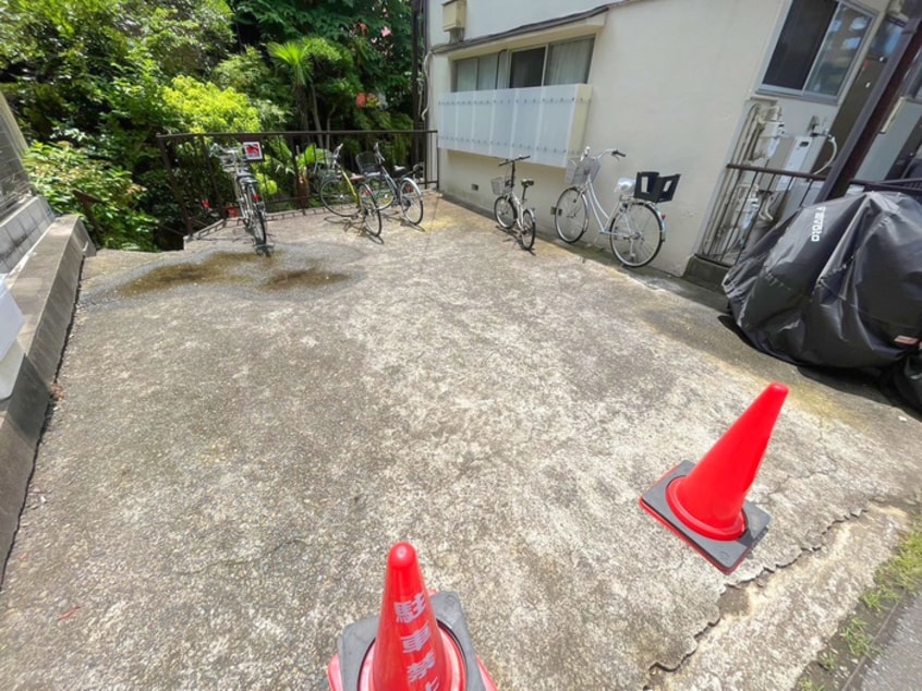 駐輪場 いつみ荘