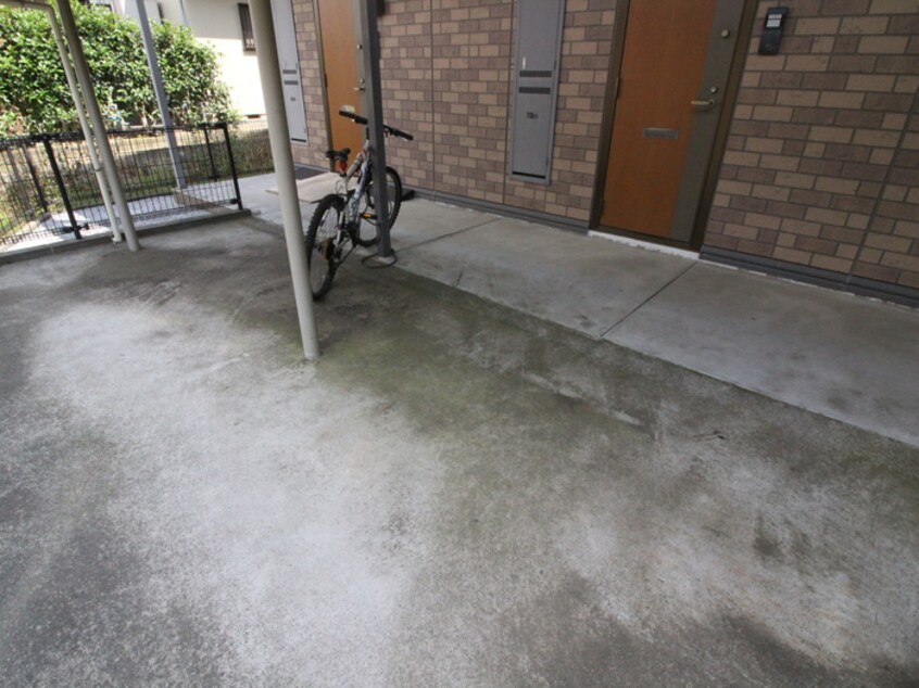 駐輪場 クレ－ルコ－ト参番館