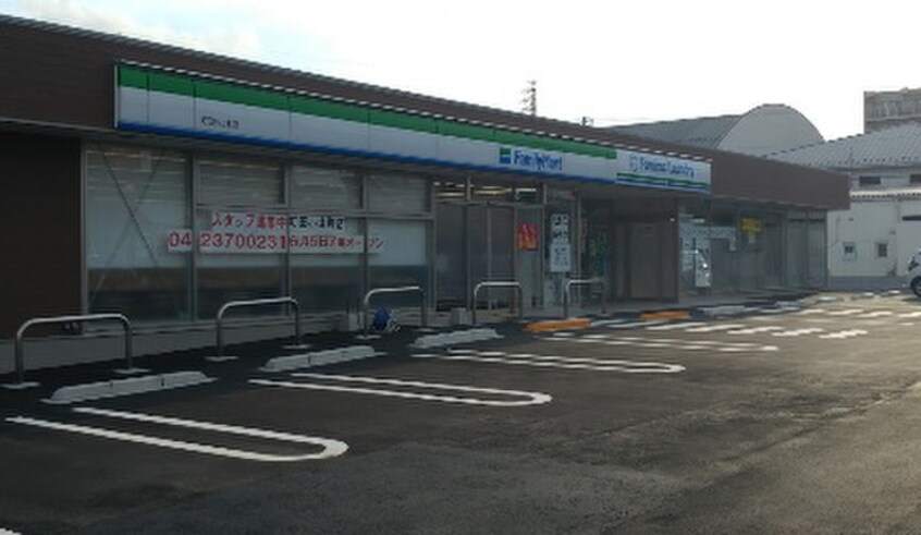 ファミリーマート 町田小山町店(コンビニ)まで109m クレ－ルコ－ト参番館