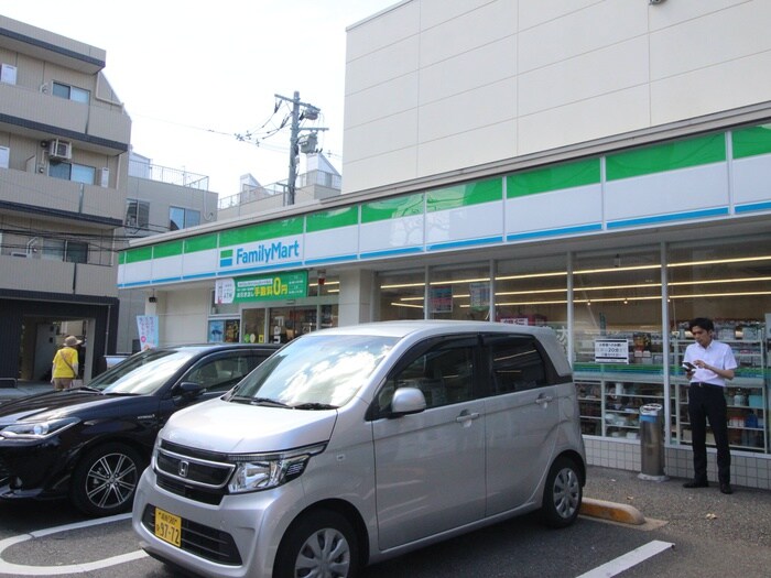 ファミリーマート 世田谷二丁目店(コンビニ)まで500m アントル リヴィエール