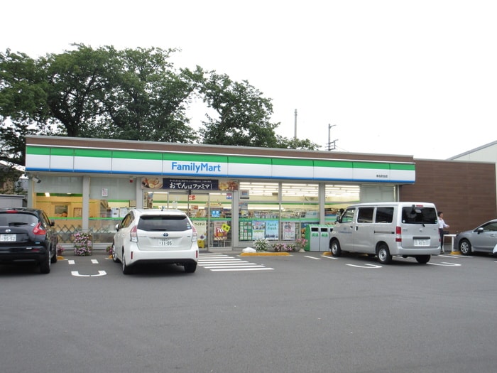 ファミリーマート 東名町田店(コンビニ)まで136m エクレール南町田