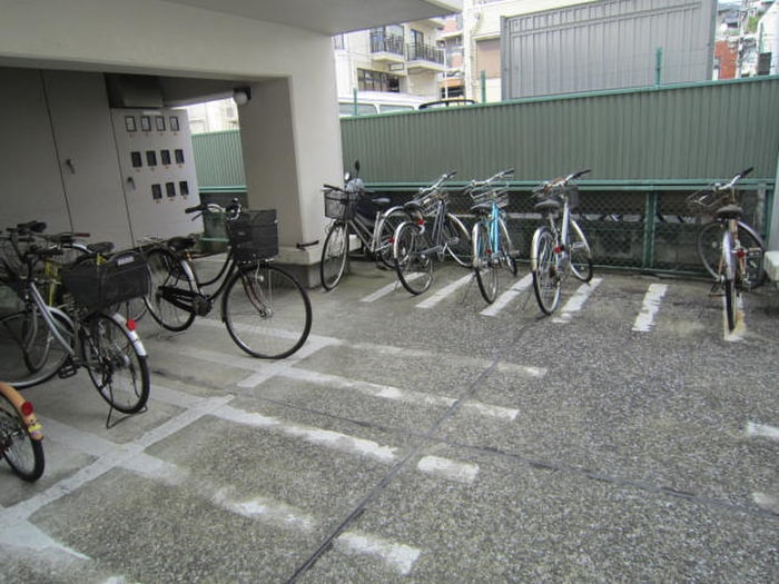 駐輪場 ファミ－ユ第２前川ビル