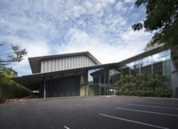 根津美術館(美術館/博物館)まで300m ﾗｲｵﾝｽﾞﾏﾝｼｮﾝ南青山ｼﾄﾞﾆｰﾋﾞﾙ