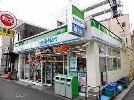 ファミリーマート東白楽駅前店(コンビニ)まで17m メゾンドウィスタリア東白楽