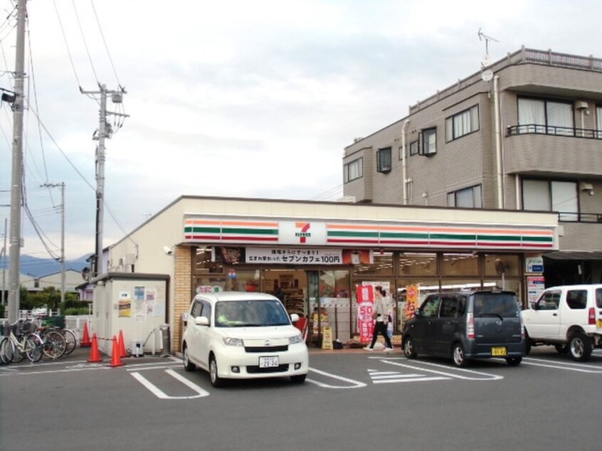 セブンイレブン(コンビニ)まで157m シャト－津田ⅡＢ棟
