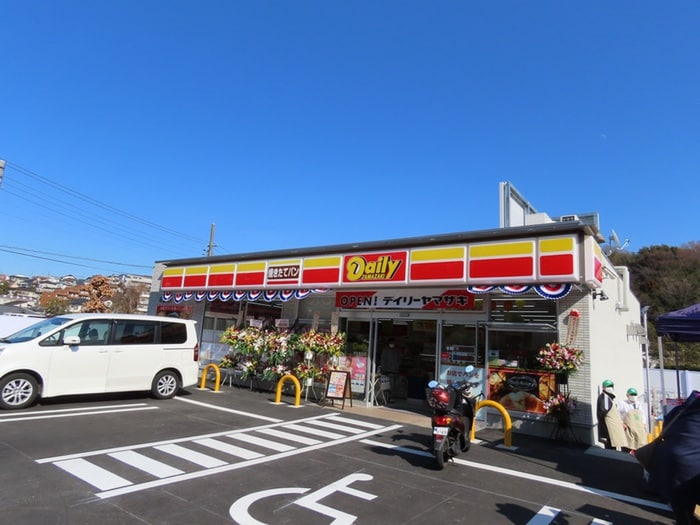 デイリーヤマザキ麻生高石店(コンビニ)まで983m Noah`s NishiIkuta５