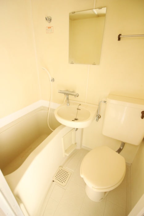 バス／シャワールーム等 クリスタルマンション