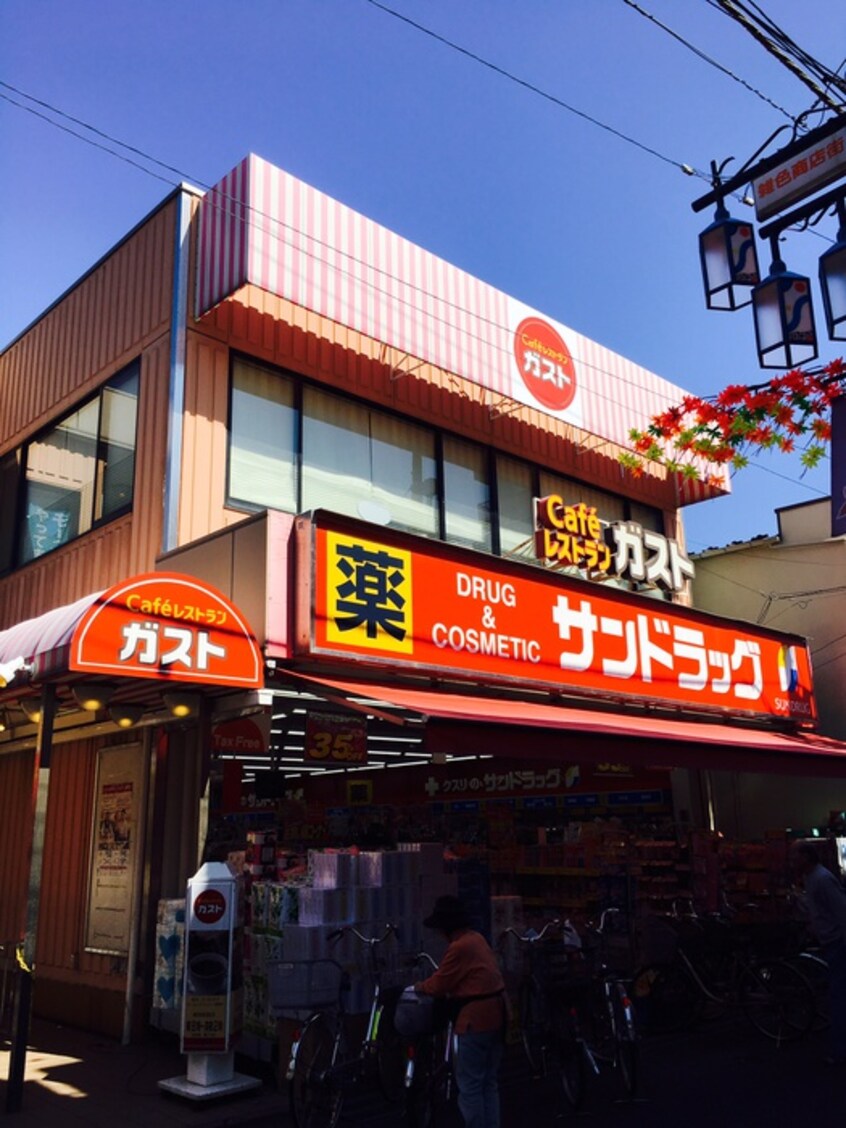 ガスト雑色駅前店(その他飲食（ファミレスなど）)まで588m リーフコート東六郷