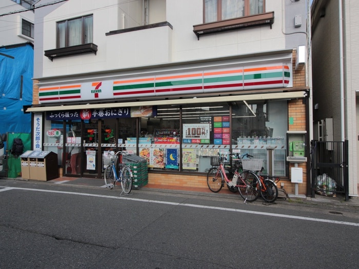 セブンイレブン五本木店(コンビニ)まで200m 三井ハイム