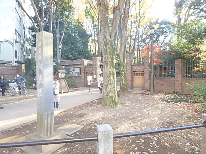 六義園(公園)まで894m イーグルハイム