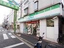 ファミリーマート石川台店(コンビニ)まで51m カスタリア雪谷