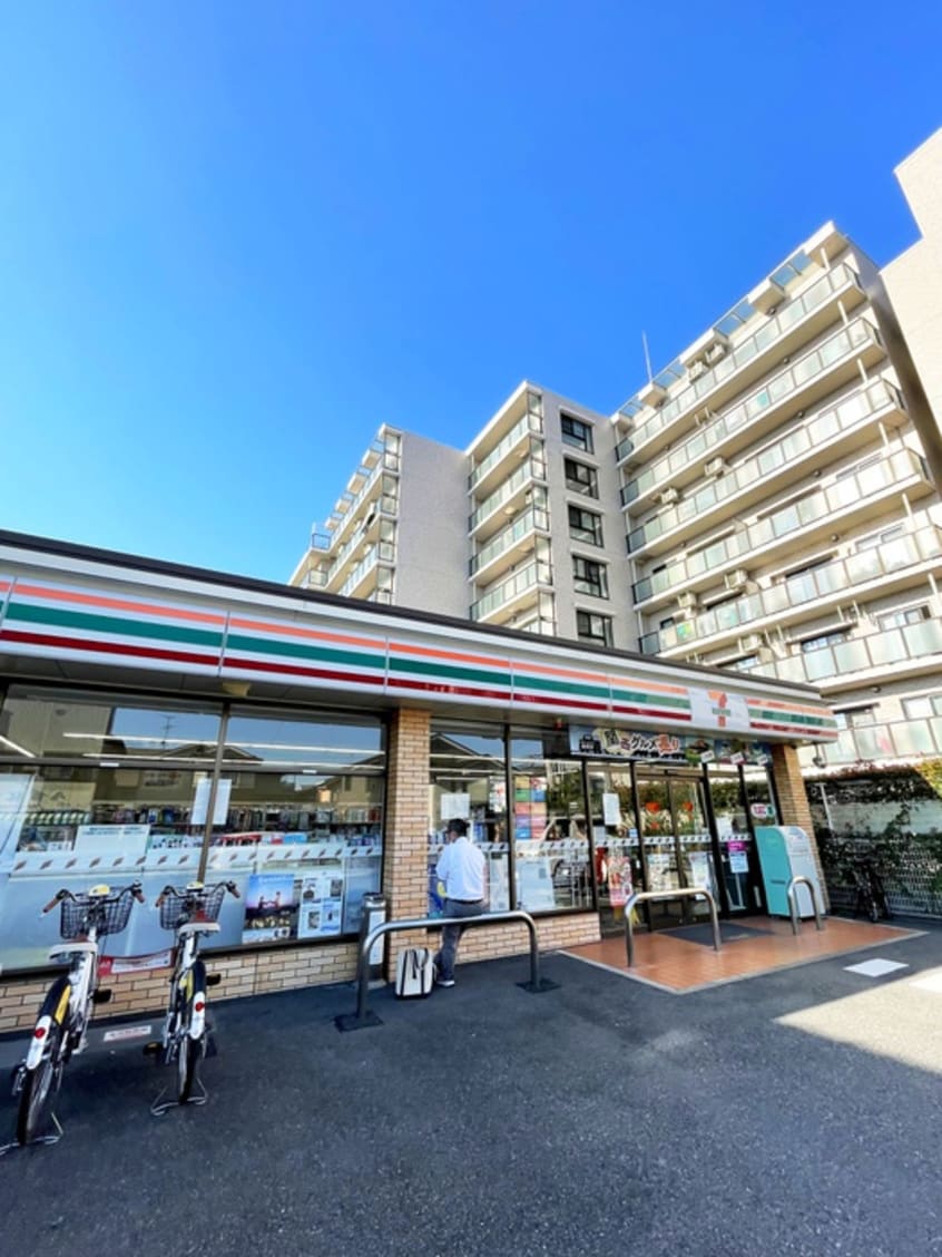 セブンイレブン(コンビニ)まで680m フェリスローマ浦和