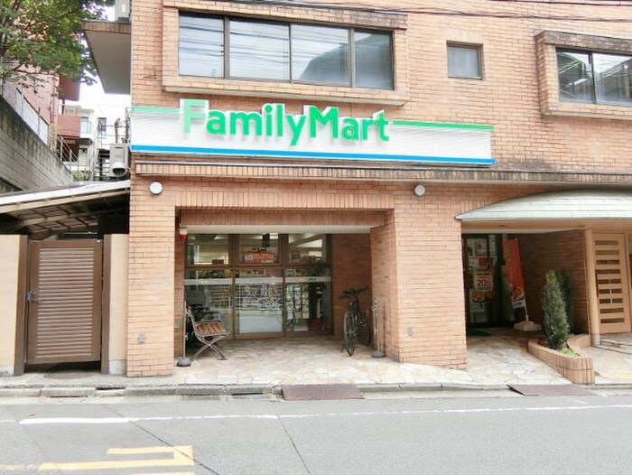 ファミリーマート 上原三丁目店(コンビニ)まで350m iLMare代々木上原