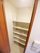 靴箱 ｸﾞﾗﾝｼﾃｨﾕｰﾛﾘｿﾞｰﾄ葉山南(401)
