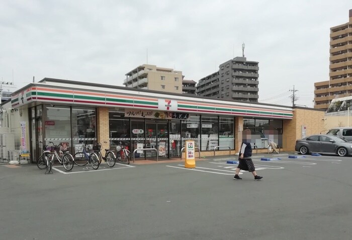 セブンイレブン 福生駅前東口店(コンビニ)まで393m アメニティ１００Ｆ