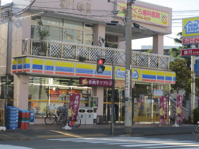 ミニストップ久里浜４丁目店(コンビニ)まで234m アム－ル久里浜