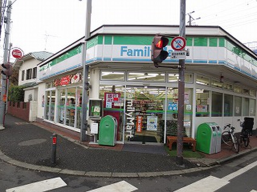 ファミマ東伏見駅前店(コンビニ)まで734m パレスフロンティア2