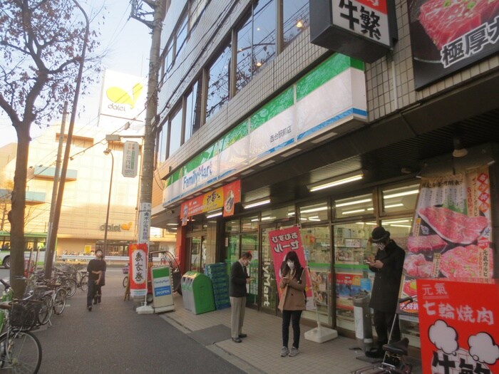 ファミリーマート　西台駅西口店(コンビニ)まで191m ウエスト・ヒルズ