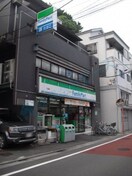 ファミリーマート三園店(コンビニ)まで200m レオパレス