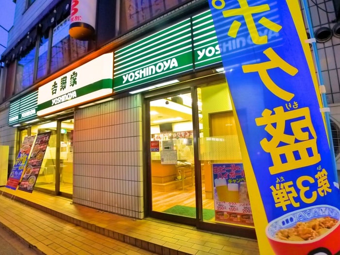 吉野家(その他飲食（ファミレスなど）)まで586m アンビックス・プリア