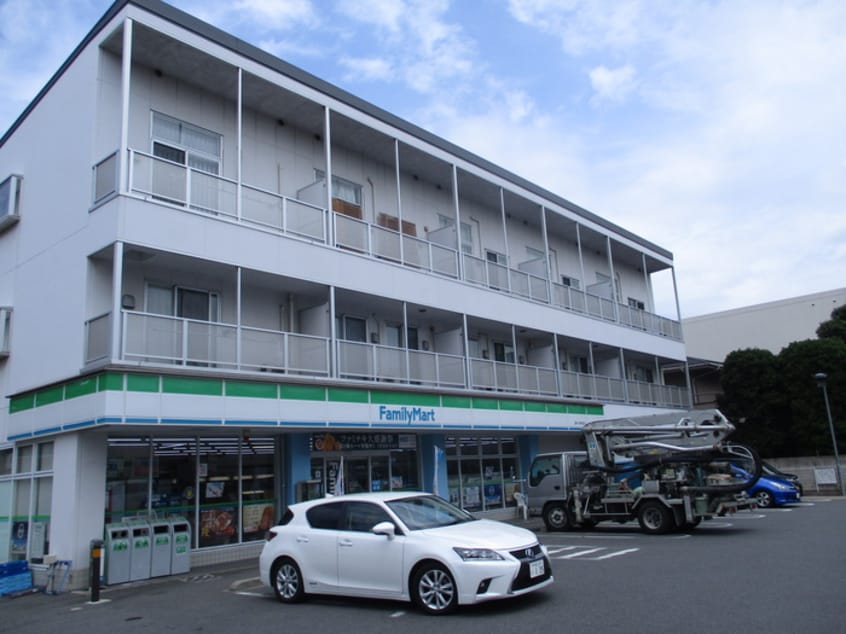 ファミリーマート(コンビニ)まで130m リブリ・新千葉