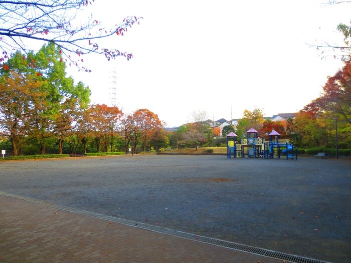 鍛治谷公園(公園)まで450m フラワーコーポ４