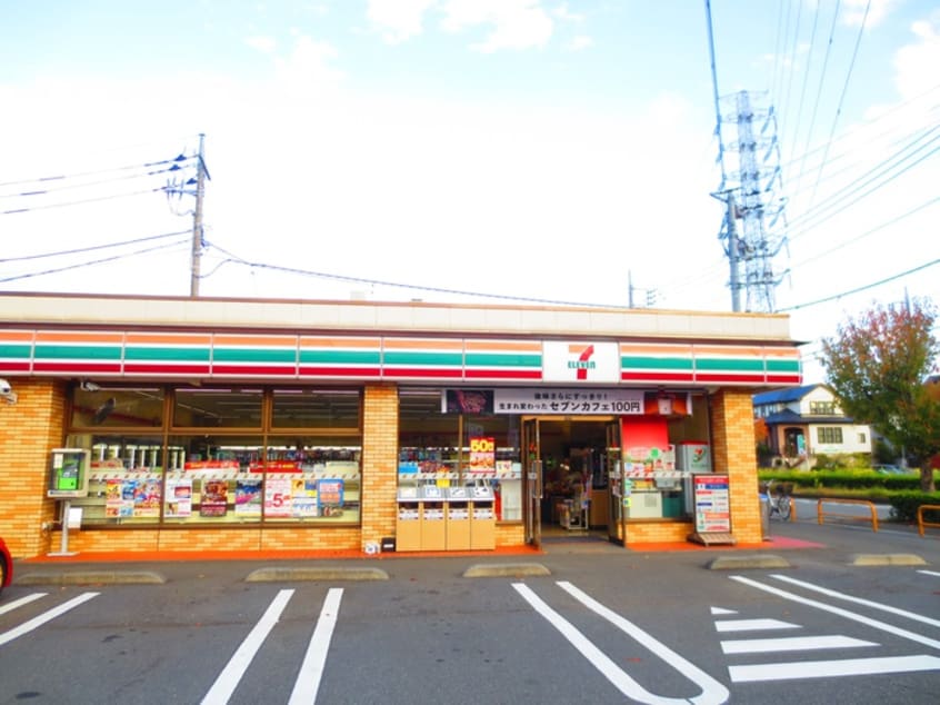 セブンイレブン横浜恩田町店(コンビニ)まで450m フラワーコーポ４