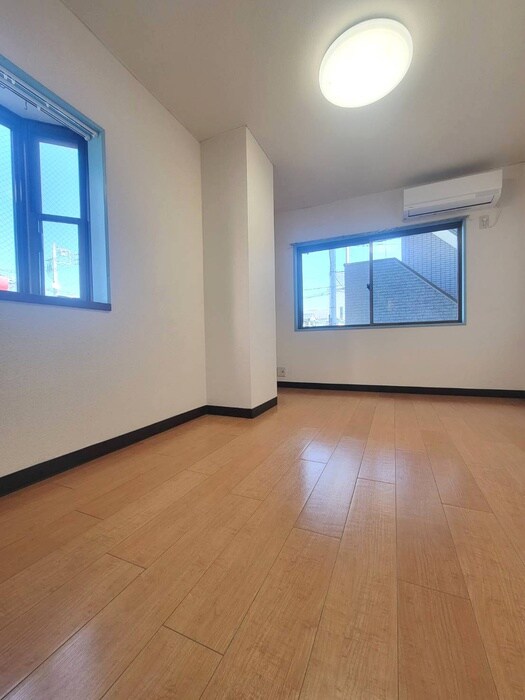 居室 ベルシャトウ西浦和