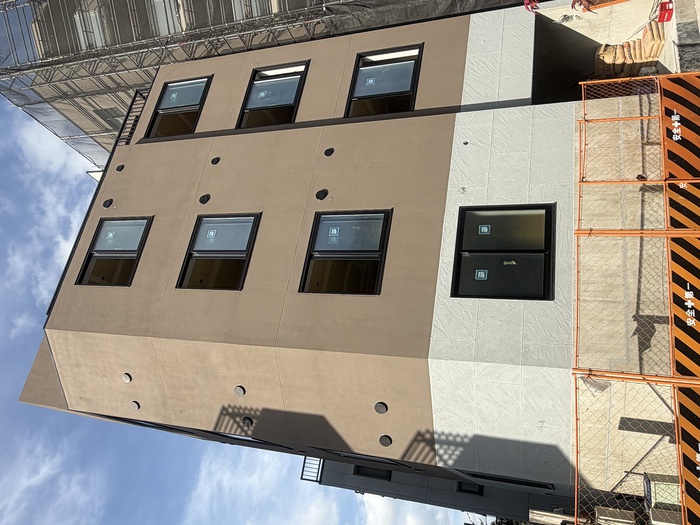 建築中