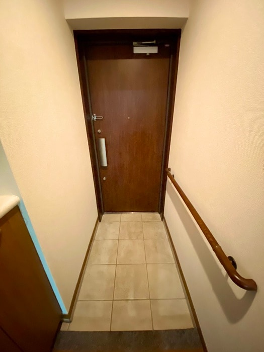 玄関 レリ－フ美しが丘