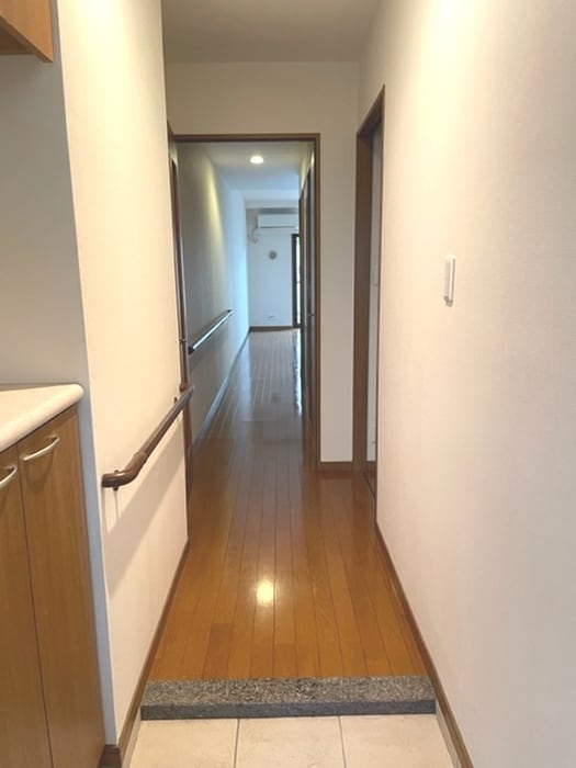 廊下 レリ－フ美しが丘