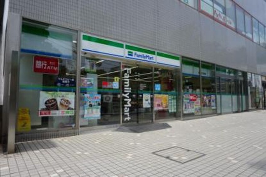 ファミリーマート横浜星川駅前店(コンビニ)まで160m 疋田アパート