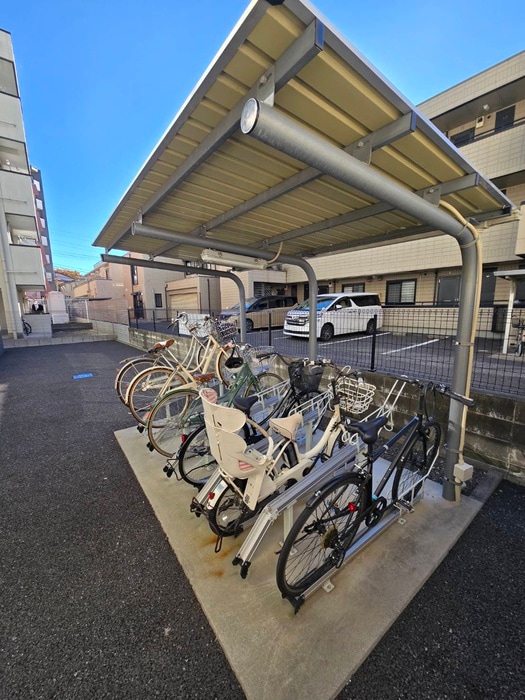 駐輪場 メゾンドフローレ野方