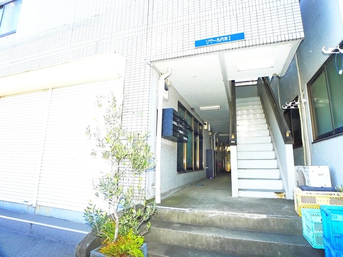 エントランス部分 リマール六木