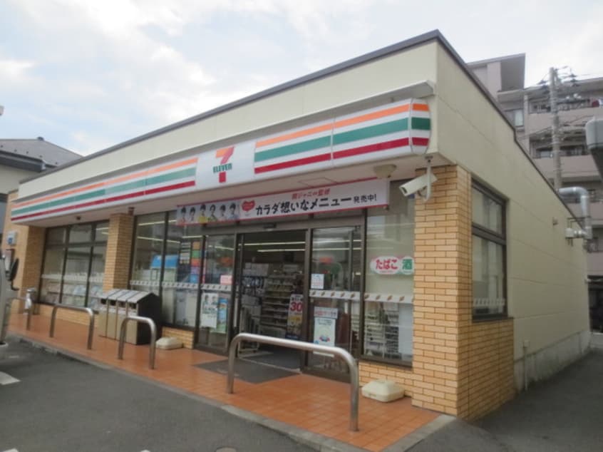 セブンイレブン横浜中里店(コンビニ)まで400m メゾン大岡
