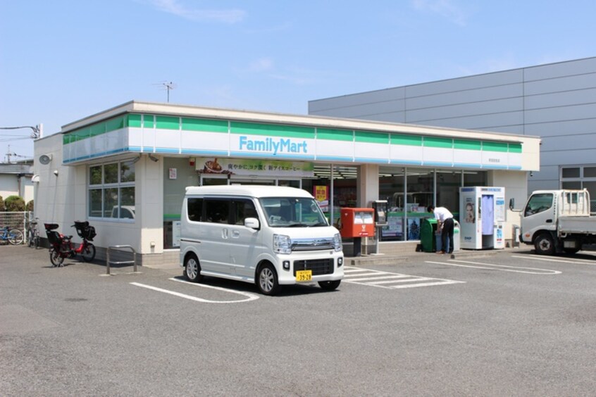 FamilyMart(コンビニ)まで137m ミサワハイツ