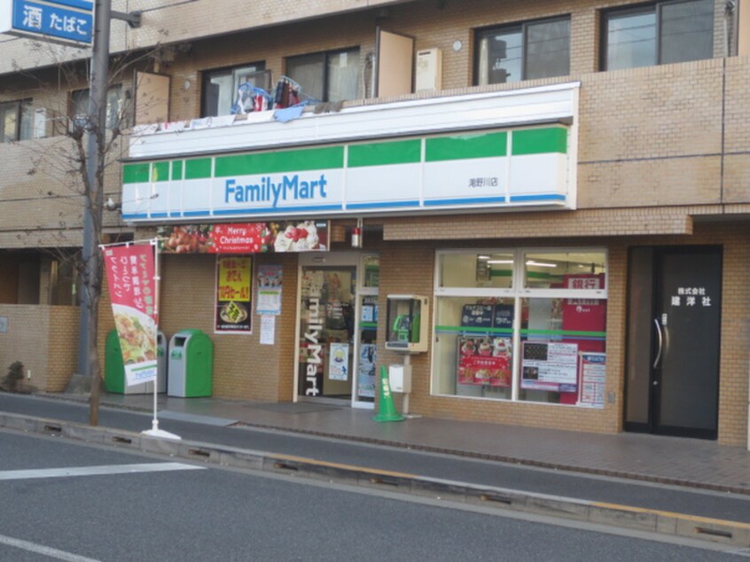 ファミリーマート滝野川店(コンビニ)まで215m グランデ西巣鴨