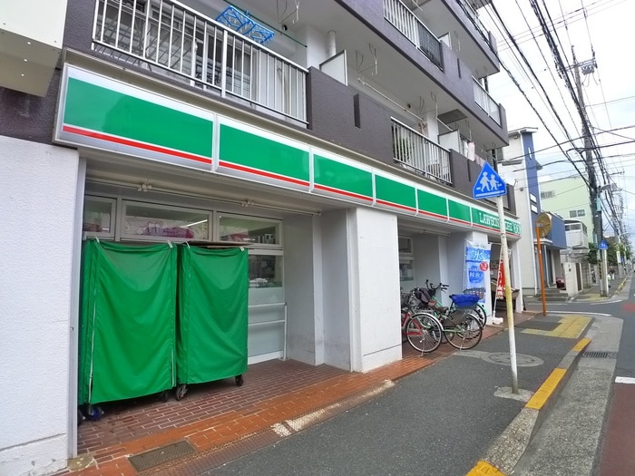 １００円ローソン(コンビニ)まで146m キャッスルアズマ