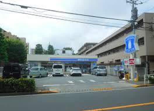 ローソン 武蔵野桜堤二丁目店(コンビニ)まで600m ﾌﾟﾗｲﾑｱｰﾊﾞﾝ武蔵野ﾋﾙｽﾞＢ棟