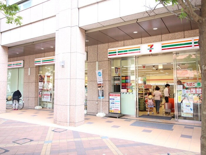 セブンイレブン 港区三田1丁目店(コンビニ)まで50m レジディアタワ－麻布十番