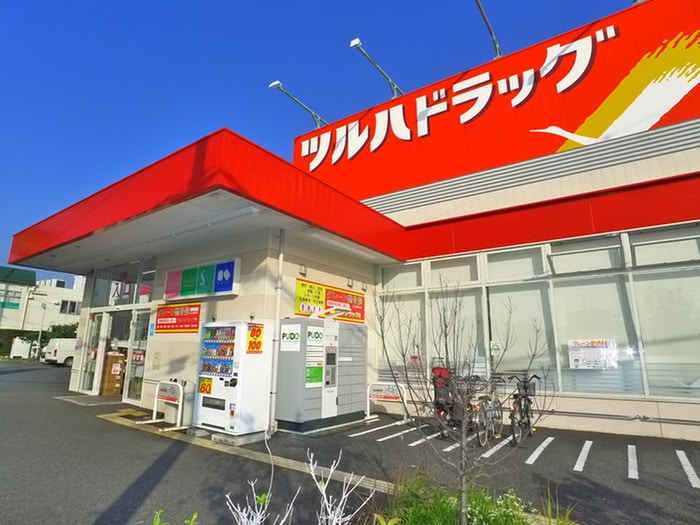 ツルハドラッグ(ドラッグストア)まで437m Ｂｕｚｚ西新井