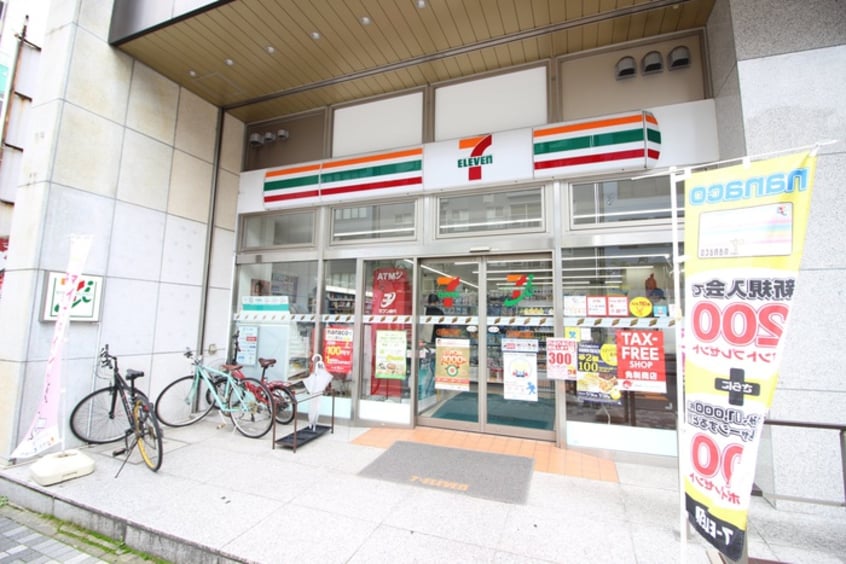 セブンイレブン文京区湯島3丁目店(コンビニ)まで149m カサ・ベラルーチェ御茶ノ水