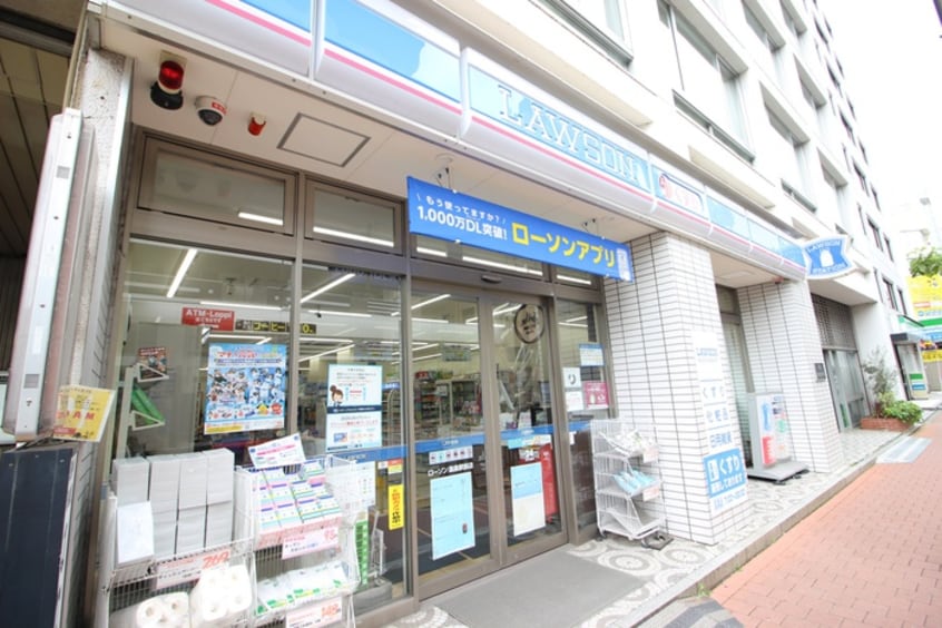 ローソン湯島駅前店(コンビニ)まで273m カサ・ベラルーチェ御茶ノ水