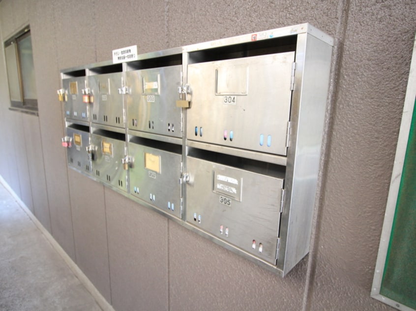 エントランス部分 ドゥエル甲斐