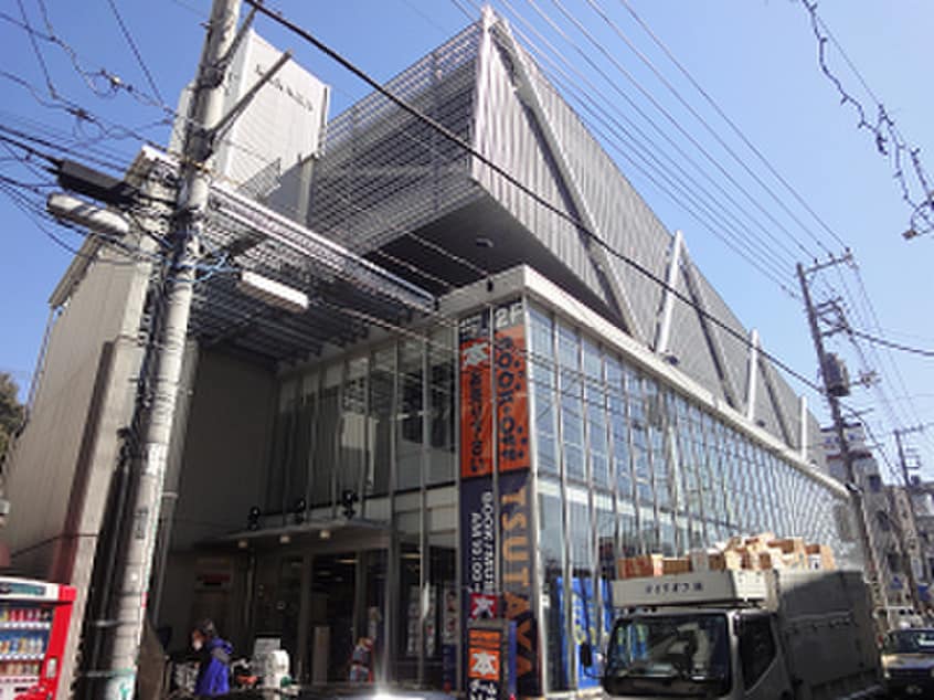 ＴＳＵＴＡＹＡ菊名駅東口店(ビデオ/DVD)まで1015m ドゥエル甲斐